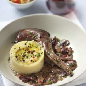 Civet de lapin à l'ancienne accompagné d'une purée maison pour s'accorder au vin rouge La Clote du Domaine la Clausade